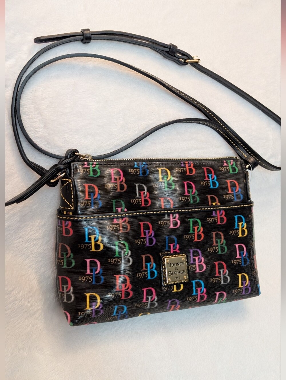 Dooney and Bourke Rainbow monogram crossbody 9" x 7" x 2" no call outs - Picture 3 of 7